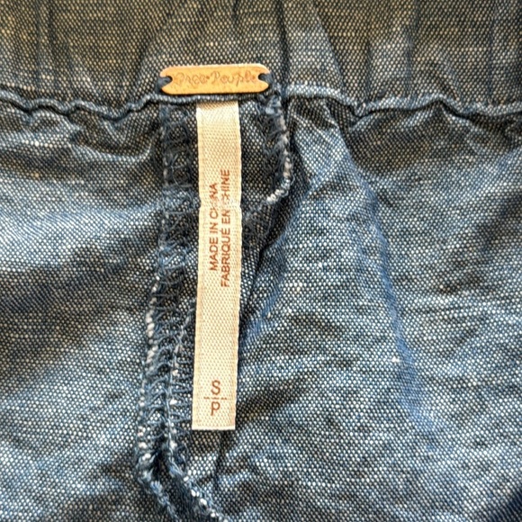 Free People Show Me Some Shoulder Chambray Cotton Linen Denim Off Shoulder Top - Picture 8 of 13